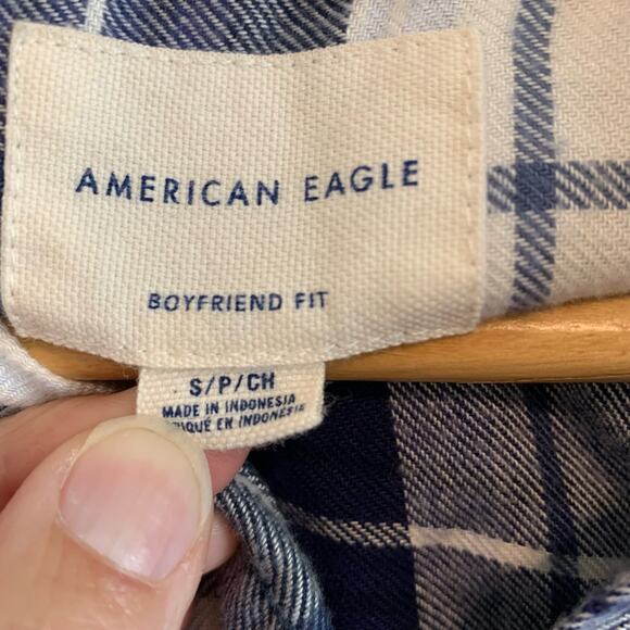 American Eagle Blue and Cream Plaid Long Sleeve Button Down Shirt - Picture 3 of 7